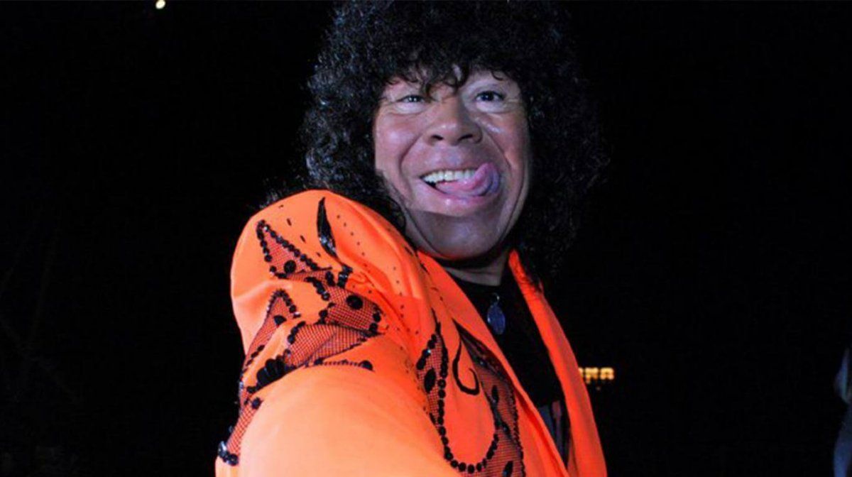 La Mona Jim&eacute;nez desvincul&oacute; a sus m&uacute;sicos y hay pol&eacute;mica.