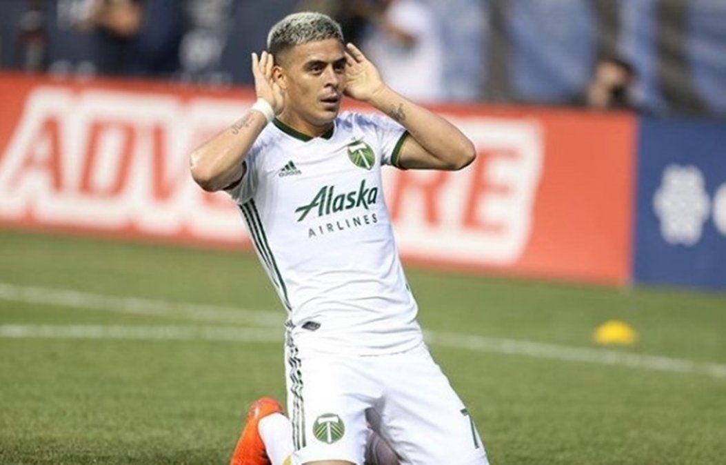 Brian Fernández demostró sus ganas de jugar en Colón al visitar el Cementerio de Elefantes