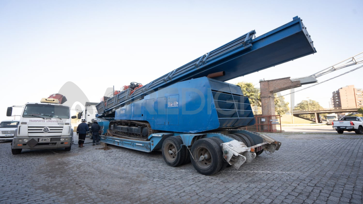 Comenzó el operativo de traslado de los materiales a la zona de la perforación. Comenzó el operativo de traslado de los materiales a la zona de la perforación.