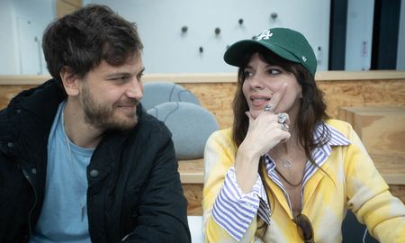 Andrés Gil y Gimena Accardi protagonizan la obra En otras palabras. Andrés Gil y Gimena Accardi protagonizan la obra En otras palabras.
