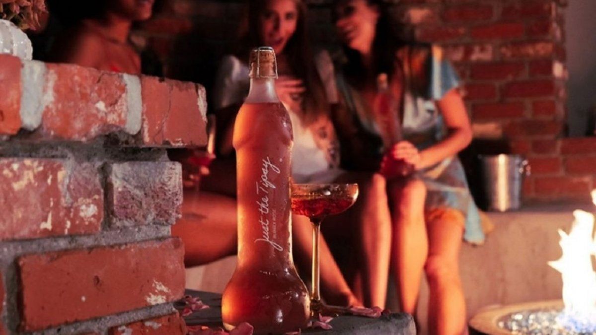 La noticias de una botella de vino con la forma de un miembro masculino se viralizó en las redes.