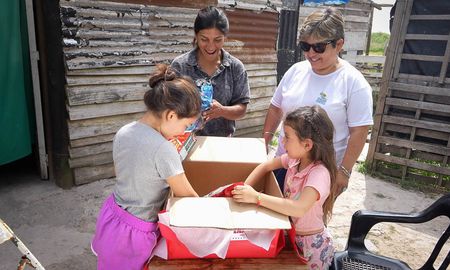 AIRE y Los Sin Techo lanzan la segunda campaña solidaria Esta Navidad, regalá una Nochebuena. AIRE y Los Sin Techo lanzan la segunda campaña solidaria Esta Navidad, regalá una Nochebuena.