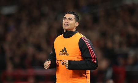 Cristiano Ronaldo pidió disculpas luego de retirarse antes del final del partido entre Manchester United y Tottenham por la Premier League. Cristiano Ronaldo pidió disculpas luego de retirarse antes del final del partido entre Manchester United y Tottenham por la Premier League.