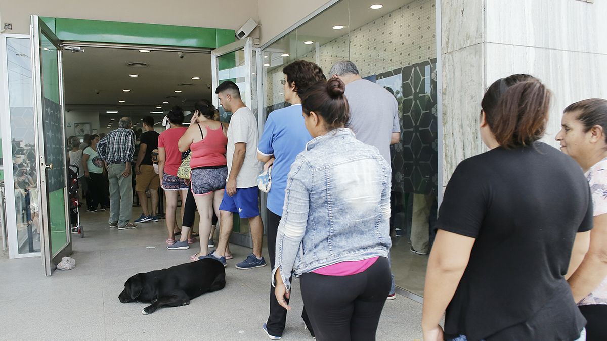 El Gobierno afirma que el pago de sueldos está sujeto a la aprobación de la Ley de Emergencia