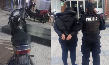 La Honda Biz 110 cc que había sido sustraída momentos antes a una vecina. Una mujer fue detenida y su cómplice logró escapar entre los autos. La Honda Biz 110 cc que había sido sustraída momentos antes a una vecina. Una mujer fue detenida y su cómplice logró escapar entre los autos.