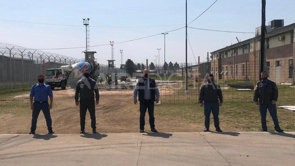 Listos. Gálvez junto a los nuevos directivos de los respectivos penales.&nbsp;