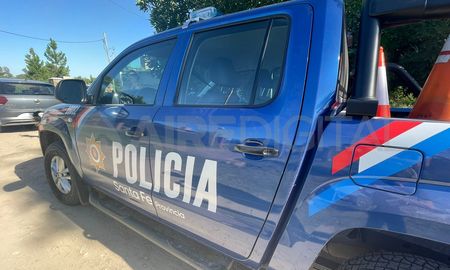 Hubo gritos, forcejeos y disparos dentro de la vivienda. La víctima hirió con un cuchillo a uno de los malvivientes y escaparon. Hubo gritos, forcejeos y disparos dentro de la vivienda. La víctima hirió con un cuchillo a uno de los malvivientes y escaparon.