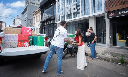 ¡Estamos cada vez más cerca del objetivo de las 1.350 cajas solidarias y contamos con vos! ¡Estamos cada vez más cerca del objetivo de las 1.350 cajas solidarias y contamos con vos!