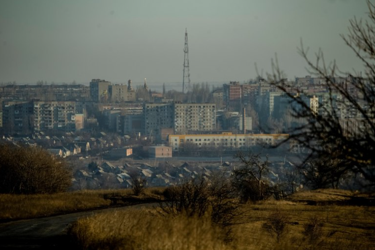 Una vista general de la ciudad de Bajmut, en la línea del frente, en medio del ataque de Rusia a Ucrania, en la región de Donetsk. Foto: REUTERS/Yan Dobronosov