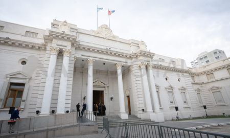 La comunidad audiovisual de Santa Fe se movilizará este jueves a las 10 a la Legislatura. La comunidad audiovisual de Santa Fe se movilizará este jueves a las 10 a la Legislatura.