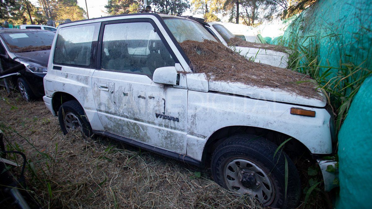 Una Zuzuki Vitara duerme en el olvido desde el a&ntilde;o 2008.&nbsp;