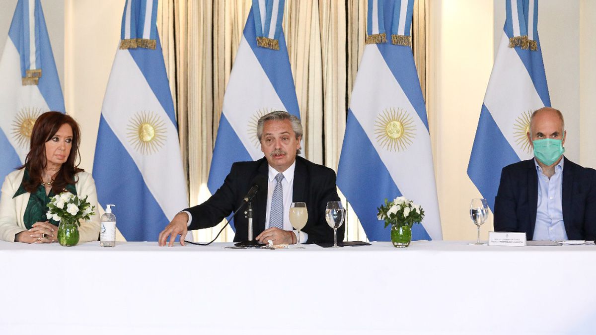 El presidente estuvo junto a Cristina Kirchner y Horacio Rodr&iacute;guez Larreta en la reuni&oacute;n donde present&oacute; la propuesta que la Argentina enviar&aacute; al Fondo Internacional.&nbsp;