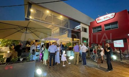 El nuevo local de Merengo Café ubicado en Puerto de Santa Fe cuenta con ambiente climatizado. El nuevo local de Merengo Café ubicado en Puerto de Santa Fe cuenta con ambiente climatizado.