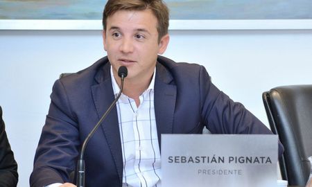 En diálogo con Aire Digital, el edil Sebastián Pignata confirmó que recibió, en EE.UU., la vacuna contra el coronavirus. En diálogo con Aire Digital, el edil Sebastián Pignata confirmó que recibió, en EE.UU., la vacuna contra el coronavirus.