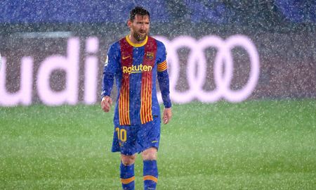 Messi no pudo destacarse en el clásico español y atraviesa una dura sequía sin marcar en el mismo. Messi no pudo destacarse en el clásico español y atraviesa una dura sequía sin marcar en el mismo.