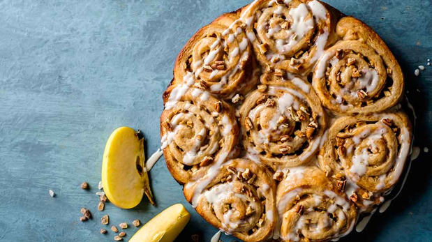 La receta más simple para hacer rollos de canela sin levadura en casa.