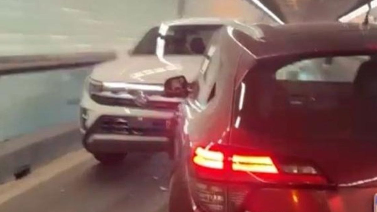 Así quedaron los vehículos tras el accidente en el túnel. 