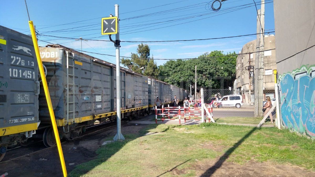 El tren obstaculizó el paso en inmediaciones del Club Unión. 