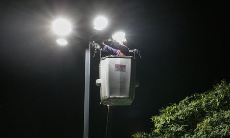 Santa Fe avanza con la iluminación led en toda la ciudad. Santa Fe avanza con la iluminación led en toda la ciudad.
