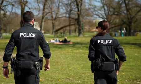 Un hombre desnudo mató a una mujer que hacía deporte en Suiza. Un hombre desnudo mató a una mujer que hacía deporte en Suiza.