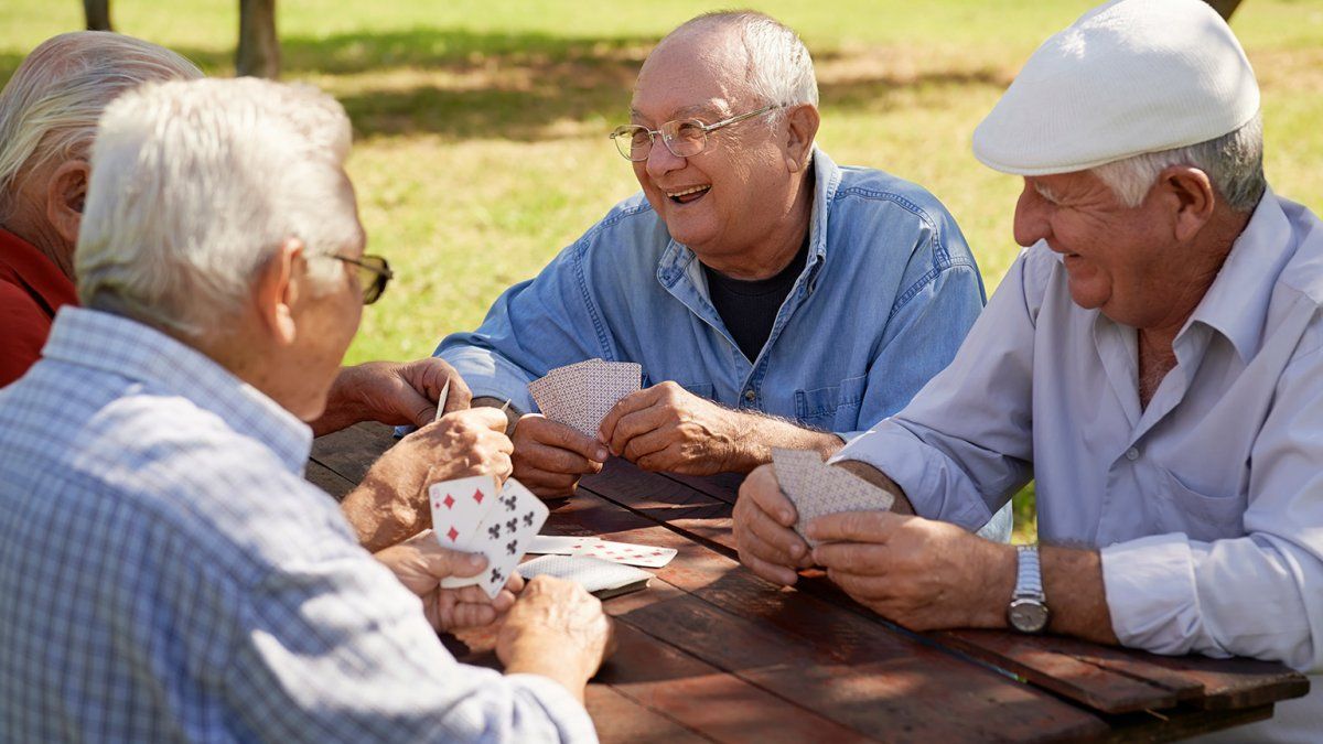 Cinco juegos para estimular la memoria de los adultos mayores
