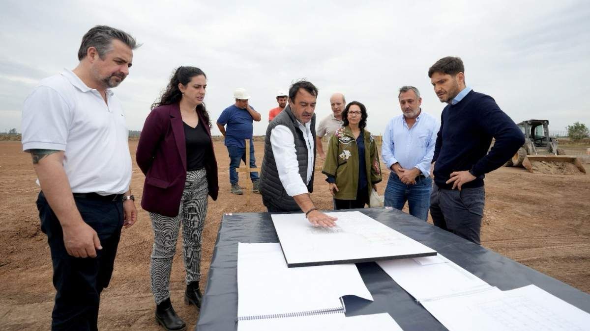 El Gobierno de la Provincia de Santa Fe cuenta con un presupuesto oficial de $34.484.906.400,33 para la obra del muro perimetral de "El Infierno". El Gobierno de la Provincia de Santa Fe cuenta con un presupuesto oficial de $34.484.906.400,33 para la obra del muro perimetral de "El Infierno".