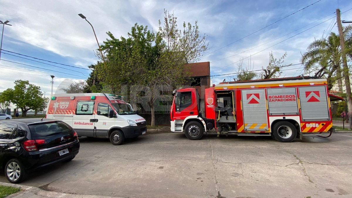 En el lugar trabajaron Bomberos Zapadores de la URI, personal policial y una ambulancia del 107 que trasladó al joven al Hospital Cullen