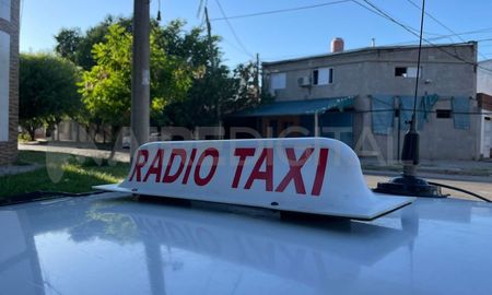 Un taxista de 46 años fue víctima de un violento robo este jueves por la tarde en el barrio Villa Oculta, en Santa Fe. Un taxista de 46 años fue víctima de un violento robo este jueves por la tarde en el barrio Villa Oculta, en Santa Fe.
