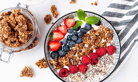 Yogurth con granola natural. Yogurth con granola natural.
