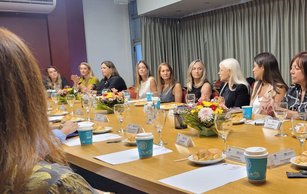 En el Mes de la Mujer, ADER y CAMARCO invitaron a funcionarias y empresarias locales para conversar sobre sus experiencias. En el Mes de la Mujer, ADER y CAMARCO invitaron a funcionarias y empresarias locales para conversar sobre sus experiencias.