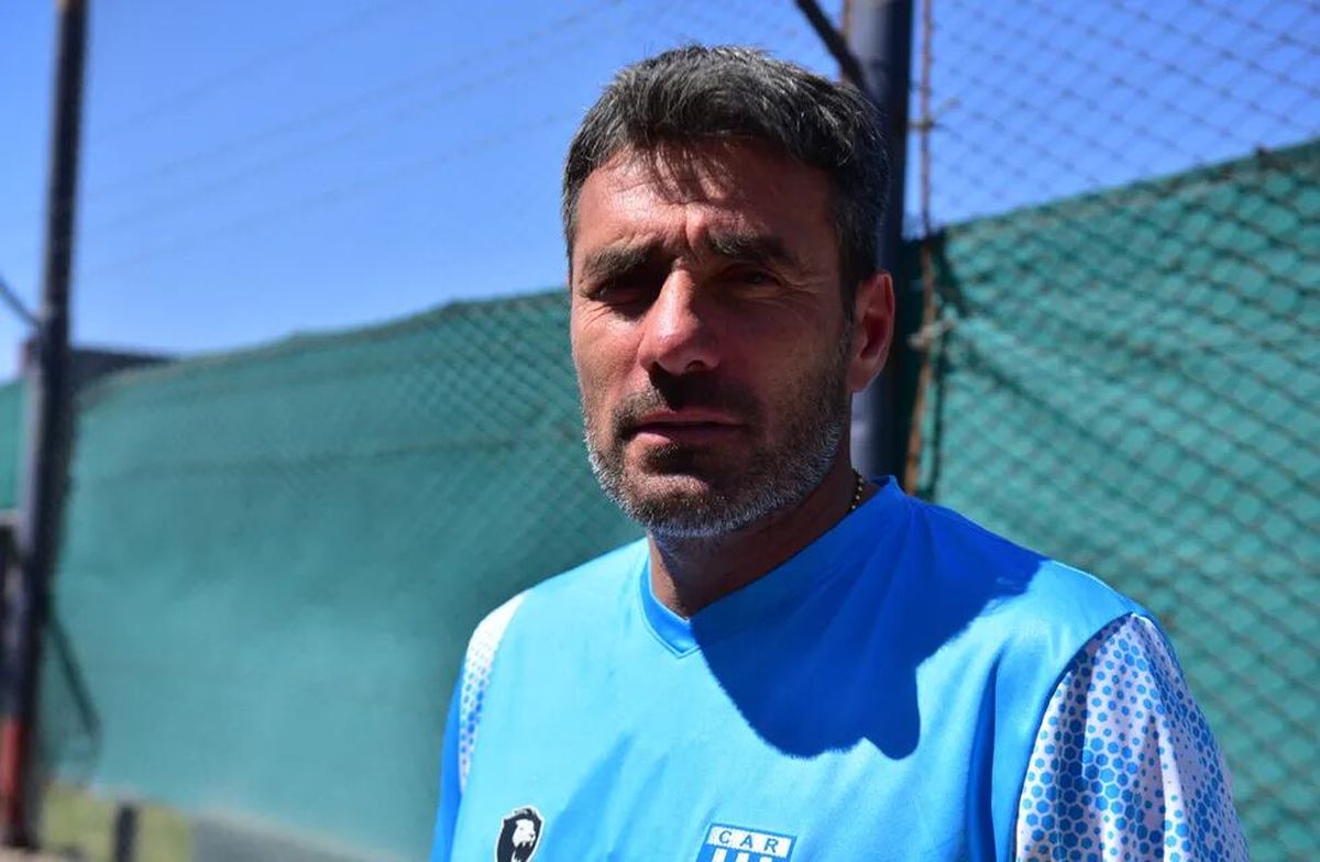 Diego Pozo estuvo solo 5 fechas como entrenador de Racing de Córdoba. Diego Pozo estuvo solo 5 fechas como entrenador de Racing de Córdoba.