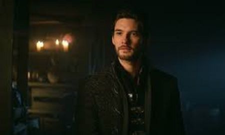 Netflix presentó el tráiler de su serie Sombra y hueso. Netflix presentó el tráiler de su serie Sombra y hueso.