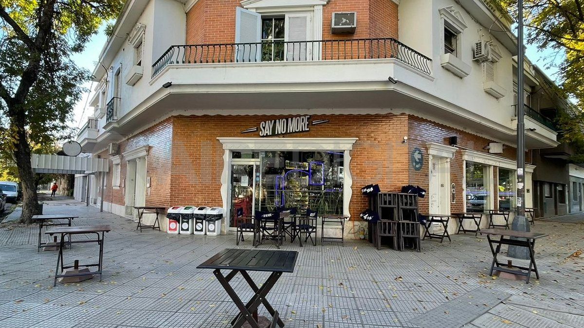 El drugstore robado está ubicado en la esquina bulevar y Sarmiento de la ciudad de Santa Fe.