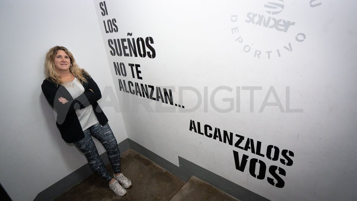 Silvana Dal Lago aprendió de su madre a confeccionar sus propias prendas y a partir de ese oficio, y su experiencia como deportista, desarrolló una empresa modelo junto a su pareja.