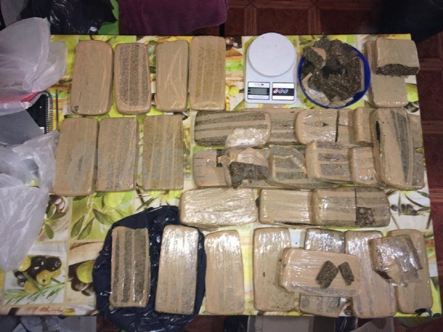 El total de la droga secuestrada en el interior de la vivienda de barrio Las Lomas.