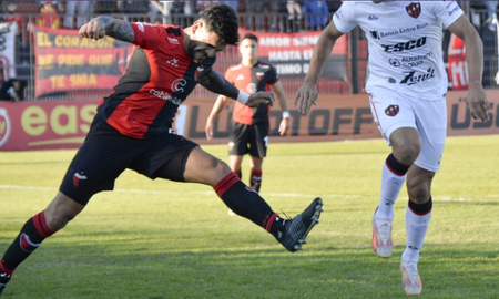 Fue delantero del fútbol argentino y uno de sus últimos equipos fue Colón. En 2026 está feliz con su presente futbolístico. Fue delantero del fútbol argentino y uno de sus últimos equipos fue Colón. En 2026 está feliz con su presente futbolístico.