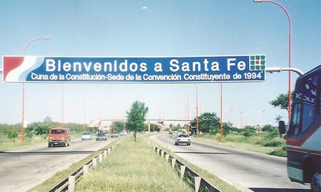 El histórico cartel fue colocado en 1994 en la entrada a Santa Fe por la Ruta Nacional 168. El histórico cartel fue colocado en 1994 en la entrada a Santa Fe por la Ruta Nacional 168.