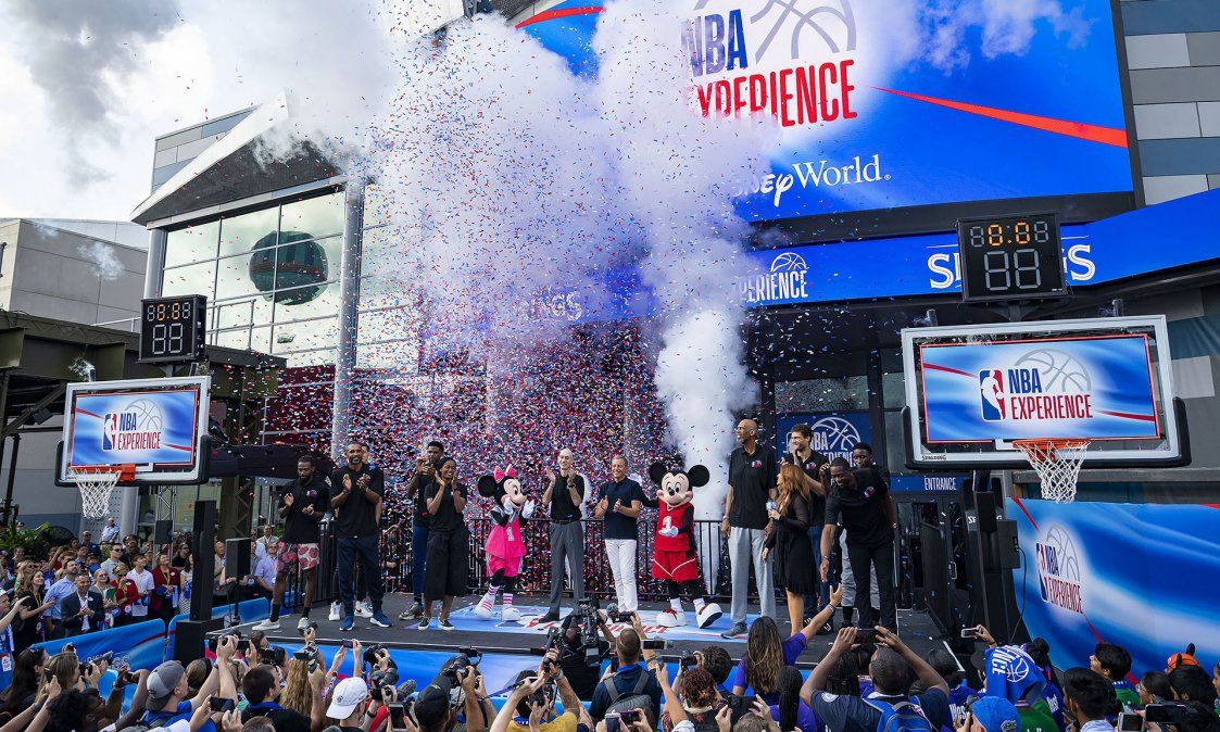 El parque de Disney era el escenario m&aacute;s adecuado para reanudar la actividad por su capacidad hotelera y grandes dimensiones para permitir el distanciamiento entre las personas.