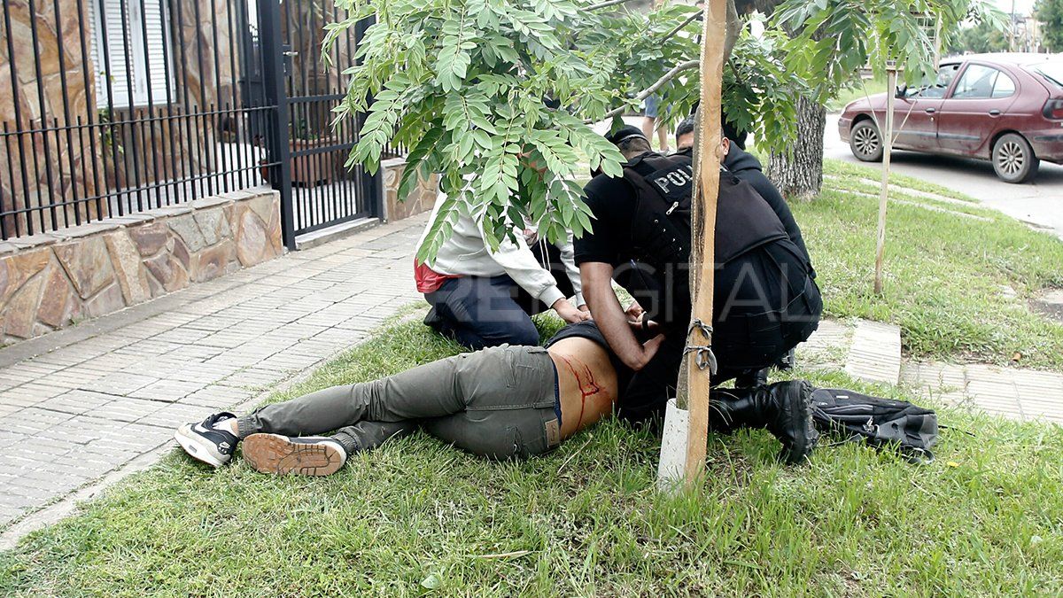 Gatillo fácil. El adolescente sufrió un impacto de bala en Risso al 2200.&nbsp;