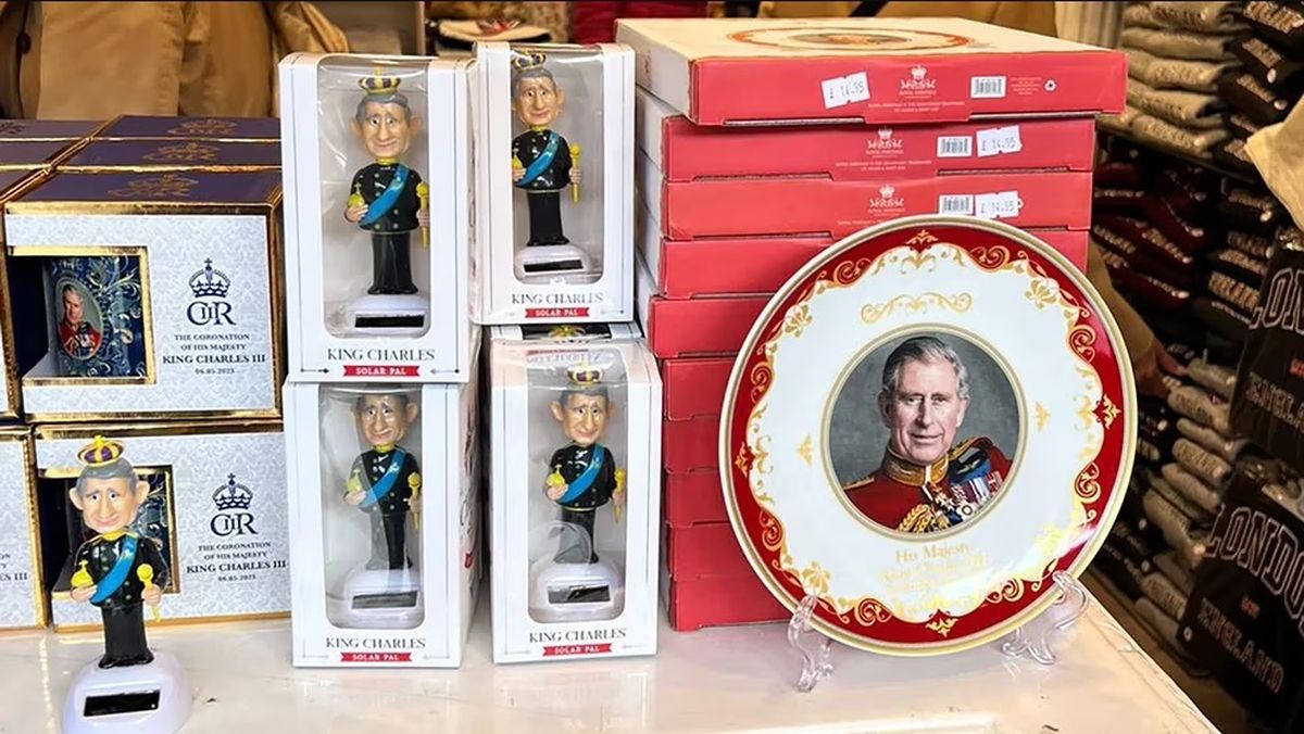 Mucho cotillón en los negocios de Londres para la previa de la coronación de Carlos III, el nuevo rey de Reino Unido.