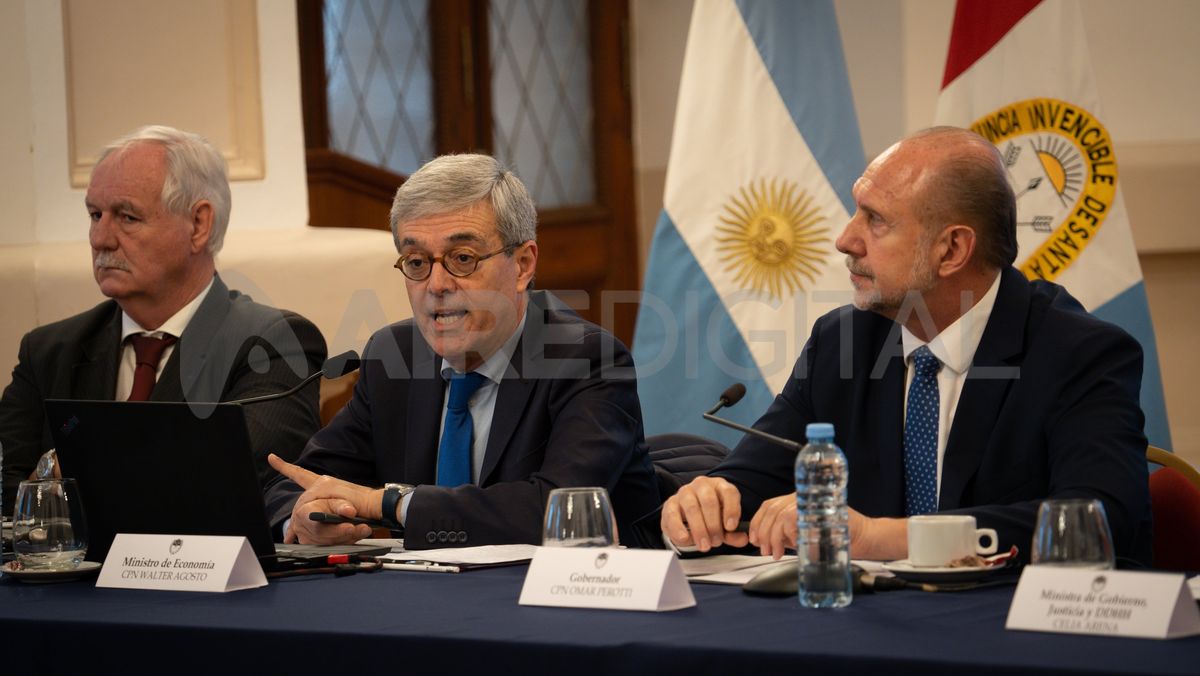 Omar Perotti y Walter Agosto brindaron una conferencia de prensa con los detalles sobre el acuerdo con el Estado nacional respecto al pago de la deuda por deducciones indebidas&nbsp;de fondos coparticipables.