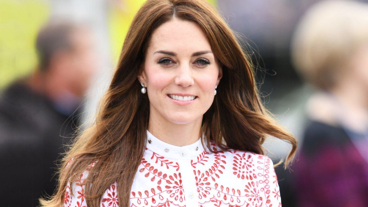 Kate Middleton desató controversia con una foto falsa de ella con pañuelo en la cabeza.