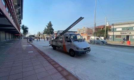 Así quedó la reparación del socavón en las afueras del Club Unión. Así quedó la reparación del socavón en las afueras del Club Unión.