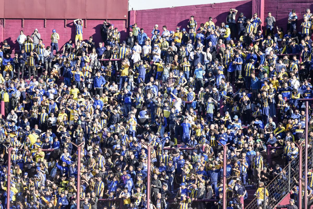La hinchada de Rosario Central en el estadio de Lanús. La hinchada de Rosario Central en el estadio de Lanús.