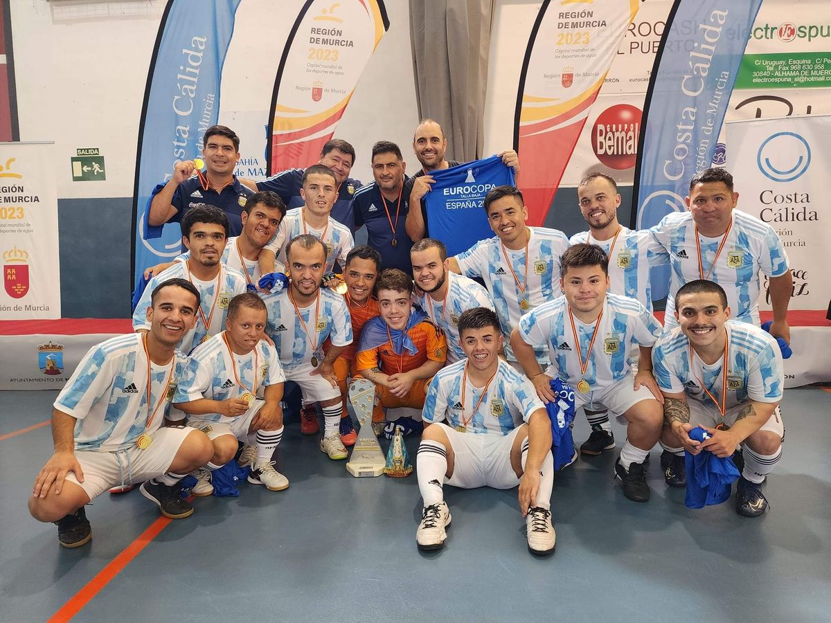 La Selección Argentina de talla baja derrotó a España y se consagró campeón de la Eurocopa.