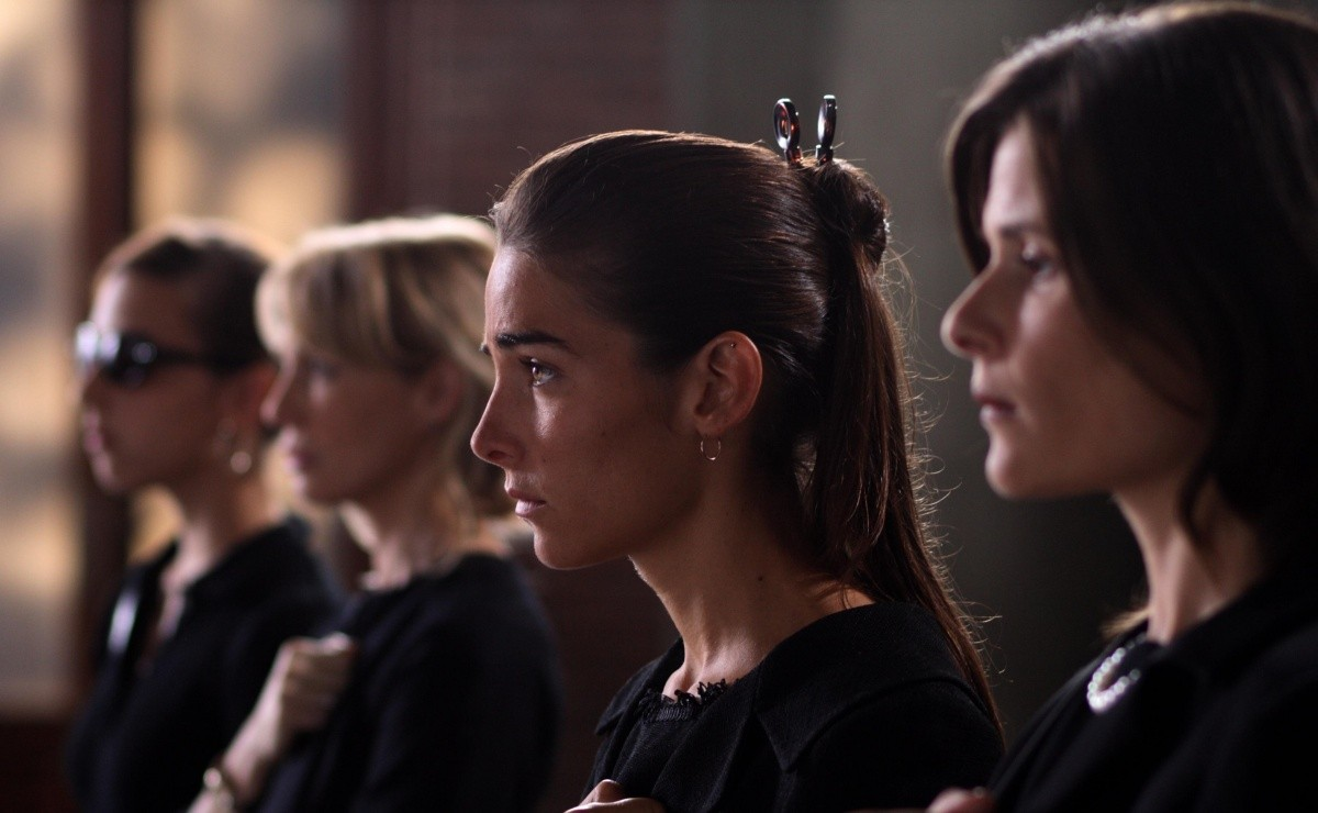 La película tiene como protagonistas principales a Gloria Carrá, Ana Celentano, Gabriela Toscano, Juana Viale, Ernesto Alterio, Juan Diego Botto, Pablo Echarri y Leonardo Sbaraglia.