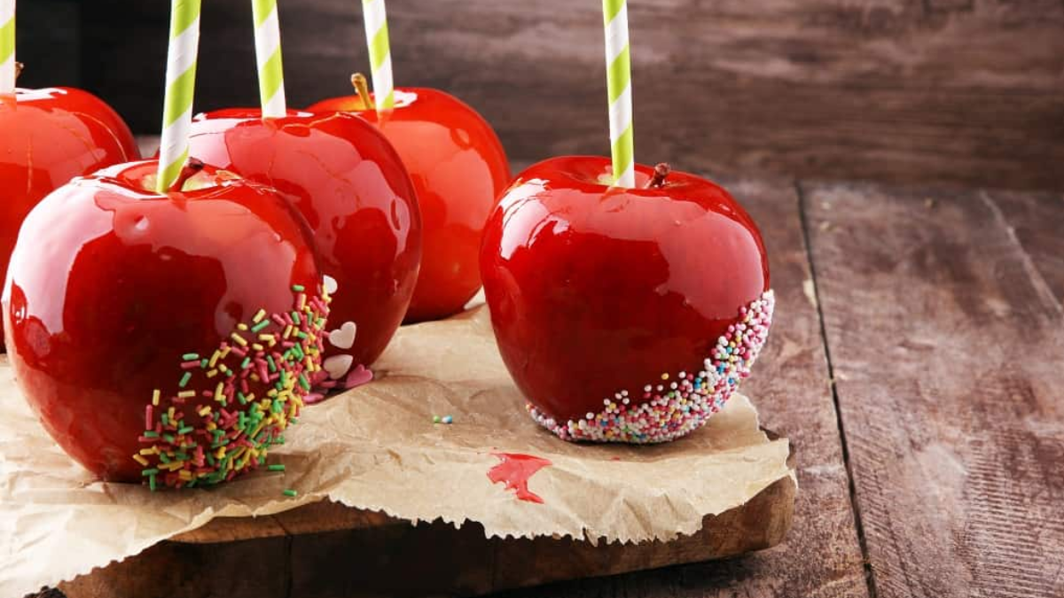 Cómo hacer manzanas caramelizadas en casa: la receta fácil y deliciosa para sorprender a tus hijos