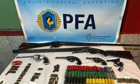Once armas, droga fraccionada y dinero en efectivo en distintos tipo de moneda, fueron los principales elementos secuestrados. Once armas, droga fraccionada y dinero en efectivo en distintos tipo de moneda, fueron los principales elementos secuestrados.