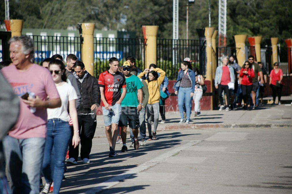 Con la ilusión de ganar la Copa Sudamericana, los hinchas de Colón se preparan para viajar a Paraguay