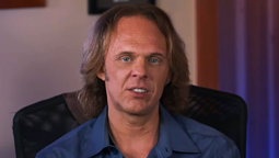 David Wilcock en su última transmisión en vivo antes del trágico suceso.